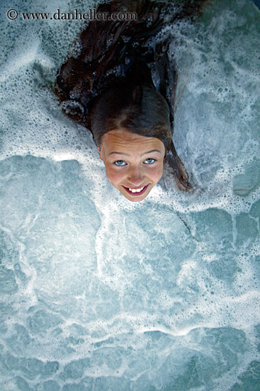 lindsay-in-hottub-2.jpg