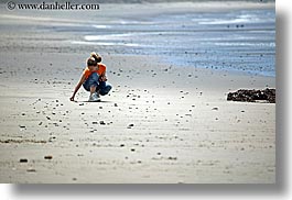 images/California/SantaCruz/People/Children/Lindsay/lindsay-on-beach.jpg
