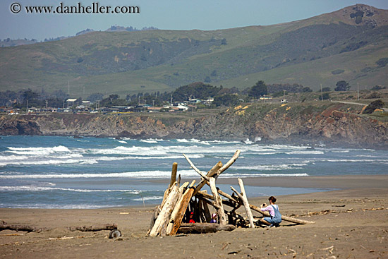 wood-branches-hut-on-beach.jpg