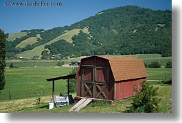 images/California/Sonoma/Buildings/small-barn-n-green-hills.jpg