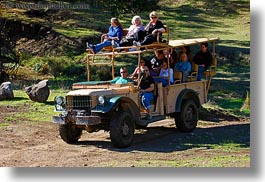 images/California/Sonoma/SafariWest/People/truck-of-tourists-3.jpg
