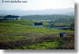 images/California/Sonoma/Scenics/farm-structures-n-green-hills.jpg