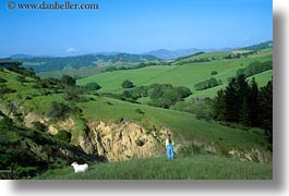 images/California/Sonoma/Scenics/jill-n-dog-viewing-scenic.jpg
