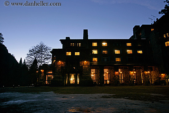 ahwahnee-at-nite-02.jpg