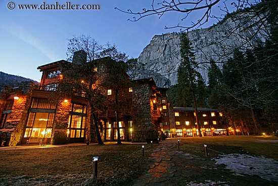 ahwahnee-at-nite-04.jpg