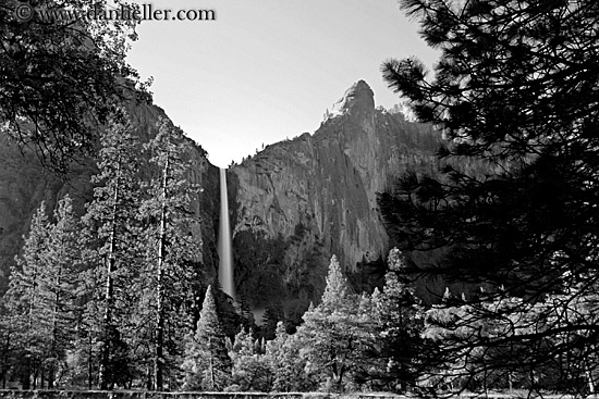 bridalveil-falls-02-bw.jpg