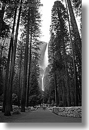 images/California/Yosemite/Falls/YosemiteFalls/yosemite-falls-path-walkers-01.jpg