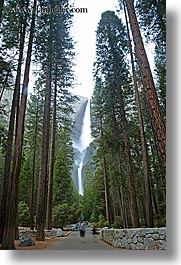 images/California/Yosemite/Falls/YosemiteFalls/yosemite-falls-path-walkers-03.jpg