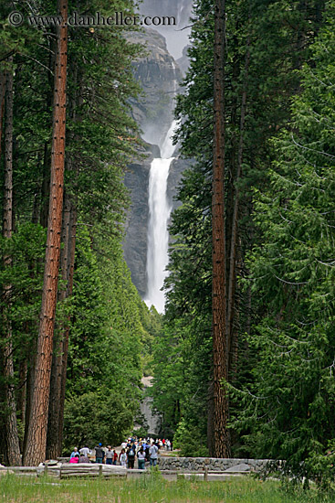 yosemite-falls-path-walkers-04.jpg