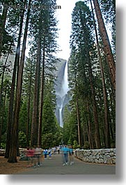 images/California/Yosemite/Falls/YosemiteFalls/yosemite-falls-path-walkers-05.jpg