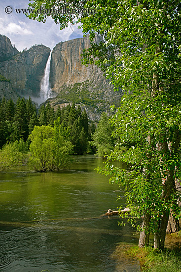 yosemite-falls-river-2.jpg