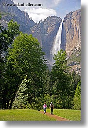 images/California/Yosemite/Falls/YosemiteFalls/yosemite-falls-walk-2.jpg