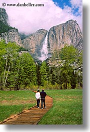 images/California/Yosemite/Falls/YosemiteFalls/yosemite-falls-walk.jpg