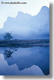 images/California/Yosemite/Fog/mount-reflect01.jpg