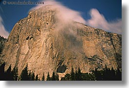images/California/Yosemite/Mountains/ElCapitan/el-cap-fog-2.jpg
