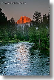 images/California/Yosemite/Mountains/HalfDome/half_dome-sunset-n-river-1.jpg