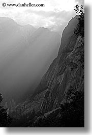 images/California/Yosemite/ValleyView/mtns-n-valley-w-sunbeams-2-bw.jpg