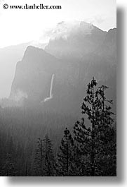 images/California/Yosemite/ValleyView/valley-n-bridalveil_falls-2.jpg