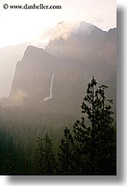 images/California/Yosemite/ValleyView/valley-n-bridalveil_falls-3.jpg