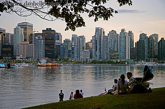 vancouver-cityscape-ppl-2.jpg