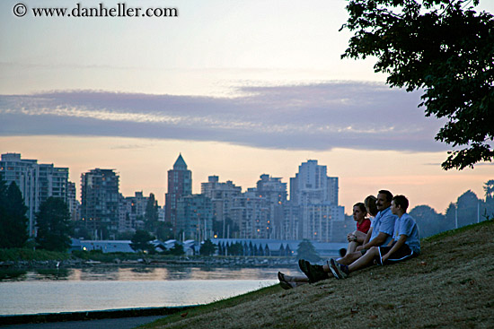 vancouver-cityscape-ppl-3.jpg