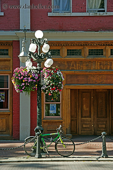 gastown-flowers-lamp_posts-9.jpg