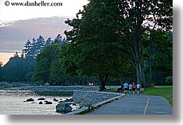images/Canada/Vancouver/StanleyPark/stanley-park-path-walkers.jpg