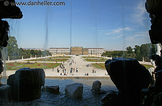 schoenbrunn-fountains-2.jpg