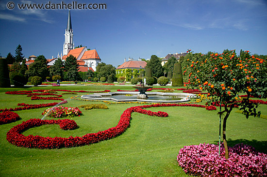 schoenbrunn-garden-1.jpg