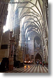 images/Europe/Austria/Vienna/StStephens/cathedral-light-rays-1.jpg