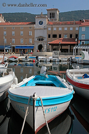boats-harbor-town-10.jpg