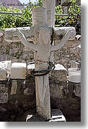 images/Europe/Croatia/Dubrovnik/Art/jesus-cross-sculpture.jpg