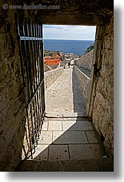 images/Europe/Croatia/Dubrovnik/CityWall/open-gate-ocean-view.jpg