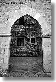 images/Europe/Croatia/Dubrovnik/DoorsWins/arch-to-windows.jpg