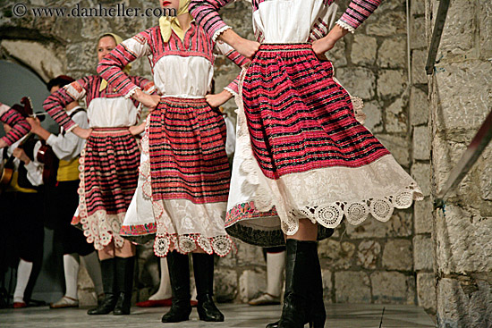 croatian-folk-dress-03.jpg
