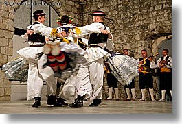images/Europe/Croatia/Dubrovnik/FolkDancing/Group/group-dancing-08.jpg
