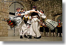 images/Europe/Croatia/Dubrovnik/FolkDancing/Group/group-dancing-09.jpg
