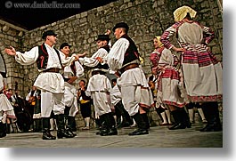 images/Europe/Croatia/Dubrovnik/FolkDancing/Group/group-dancing-12.jpg