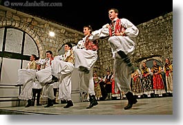 images/Europe/Croatia/Dubrovnik/FolkDancing/Men/men-dancing-10.jpg