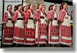 images/Europe/Croatia/Dubrovnik/FolkDancing/Women/women-dance-group-1.jpg