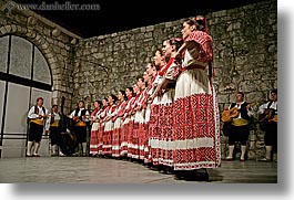 images/Europe/Croatia/Dubrovnik/FolkDancing/Women/women-dance-group-3.jpg