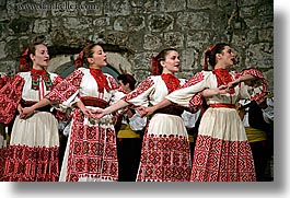 images/Europe/Croatia/Dubrovnik/FolkDancing/Women/women-dance-group-4.jpg