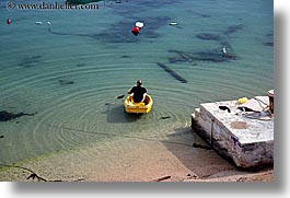 images/Europe/Croatia/Dubrovnik/Harbor/man-in-yellow-boat.jpg