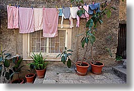 images/Europe/Croatia/Dubrovnik/Laundry/hanging-laundry-07.jpg