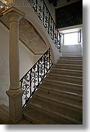 images/Europe/Croatia/Dubrovnik/Misc/stairs-n-window.jpg