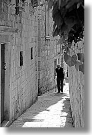 images/Europe/Croatia/Dubrovnik/NarrowStreets/old-man-walking-1.jpg