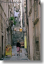 images/Europe/Croatia/Dubrovnik/NarrowStreets/person-in-alley-3.jpg
