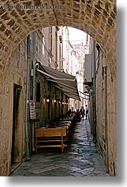 images/Europe/Croatia/Dubrovnik/NarrowStreets/restaurant-n-alley.jpg