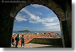 images/Europe/Croatia/Dubrovnik/TownView/ppl-town-arch.jpg