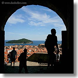 images/Europe/Croatia/Dubrovnik/TownView/town-ppl-sil-2.jpg